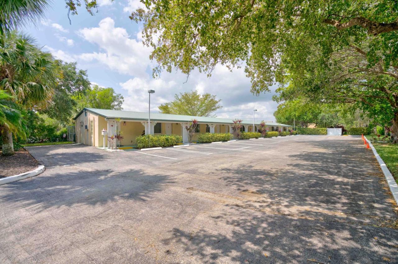 Tequesta Palms Inn エクステリア 写真